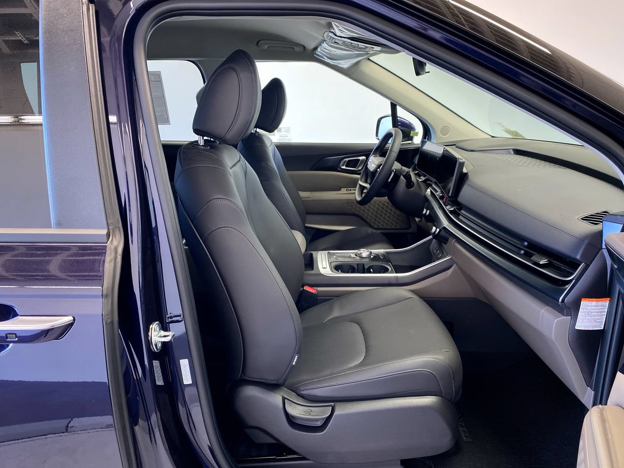 New 2027 Kia Carnival LXS FWD image 29