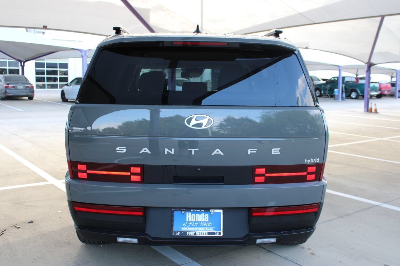 Used 2025 Hyundai Santa Fe SEL FWD image 4