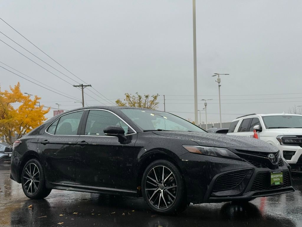 Used 2024 Toyota Camry SE image 7