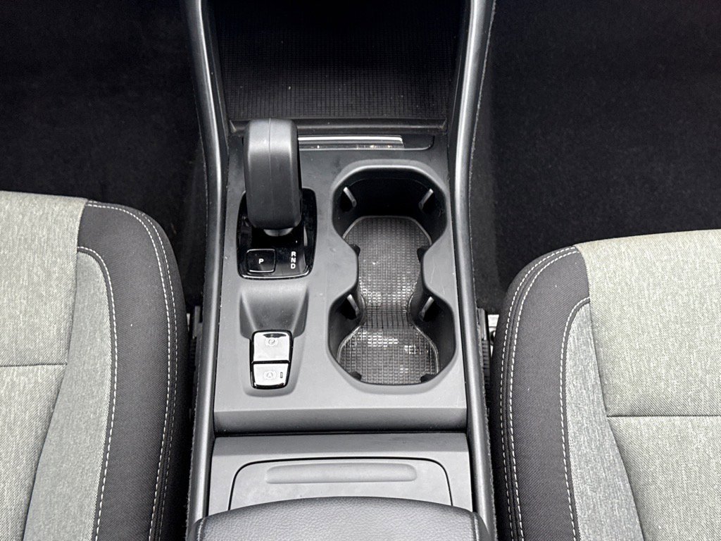 Used 2023 Volvo XC40 B5 Core image 22