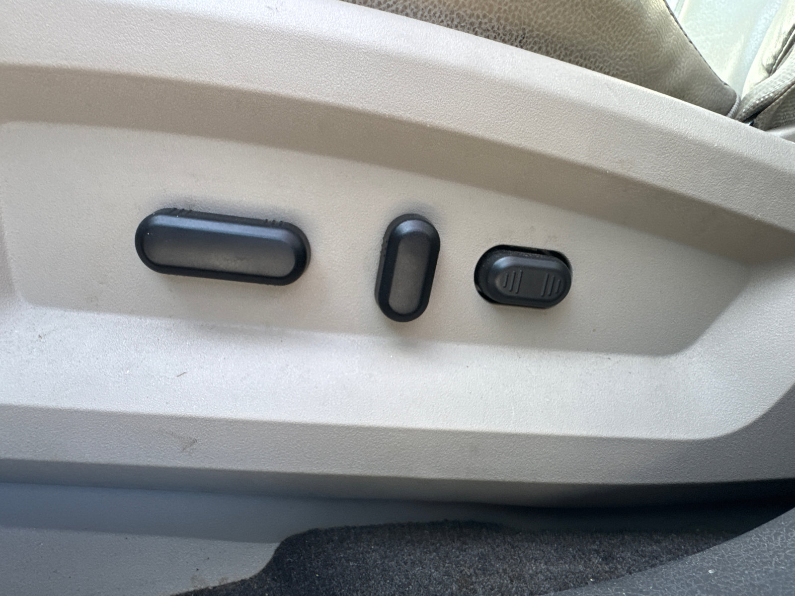 Used 2013 Ford Edge SEL image 10