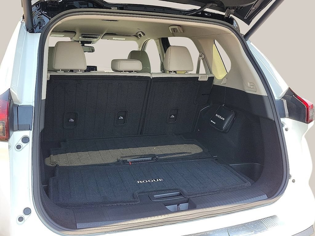 Used 2025 Nissan Rogue SL AWD/4WD image 8