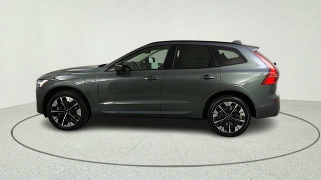 New 2026 Volvo XC60 T8 Plus w/ Climate Package PRO AWD/4WD image 4