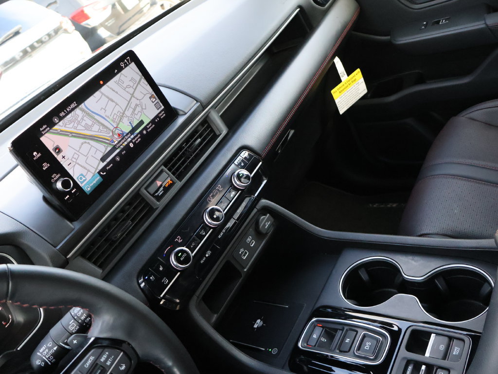 Certified 2025 Honda Pilot Black Edition image 20