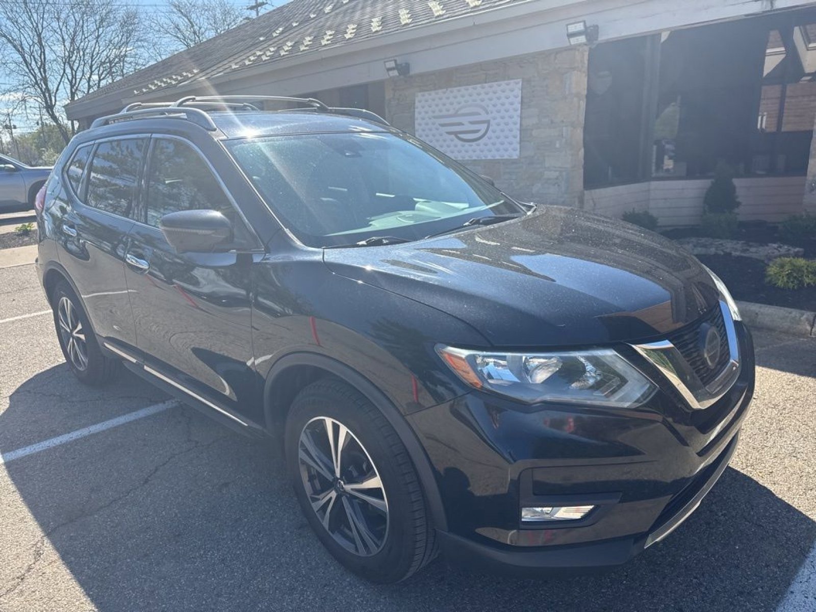 Used 2018 Nissan Rogue SL image 5