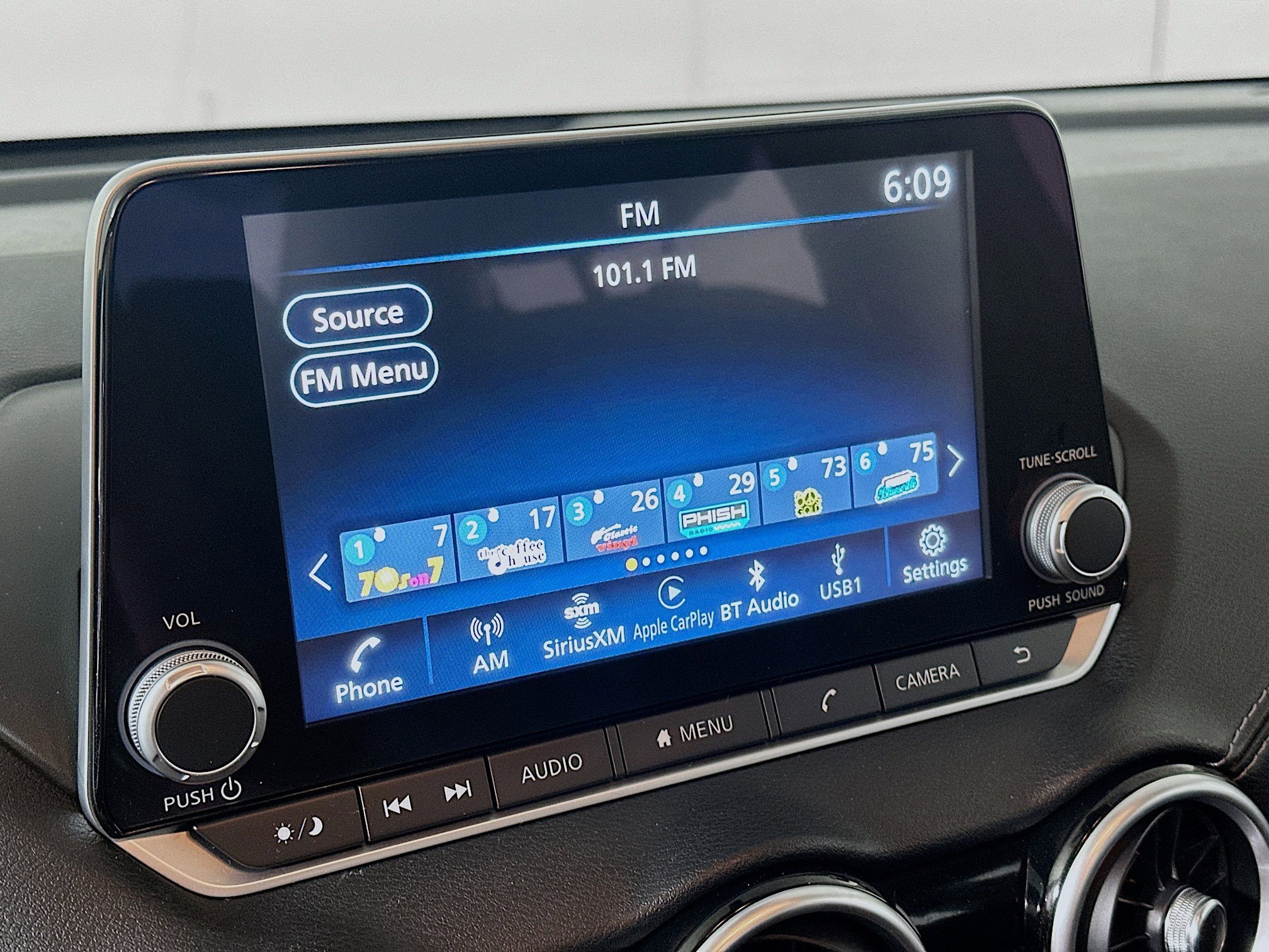 Used 2025 Nissan Sentra SV image 19