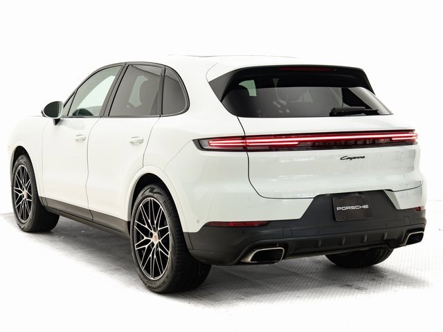 Used 2025 Porsche Cayenne image 3