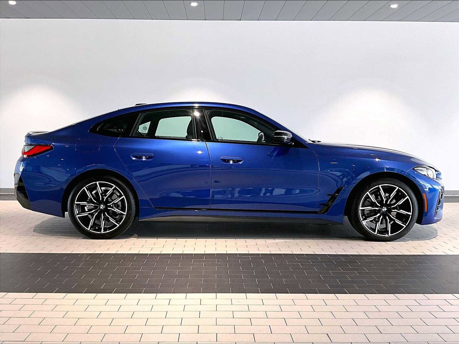 Used 2025 BMW 430i xDrive w/ M Sport Package image 11