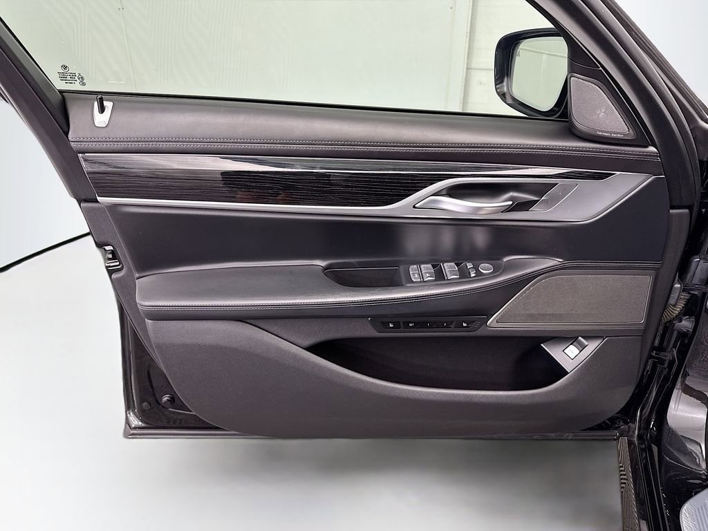 Used 2022 BMW 750i xDrive w/ Executive Package image 23