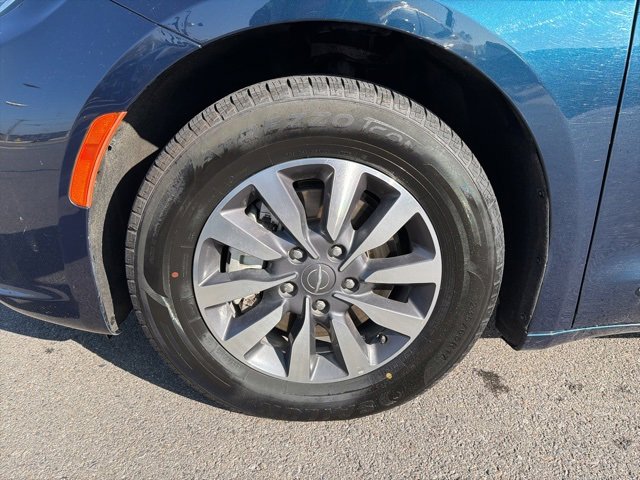 Used 2023 Chrysler Pacifica Limited image 4