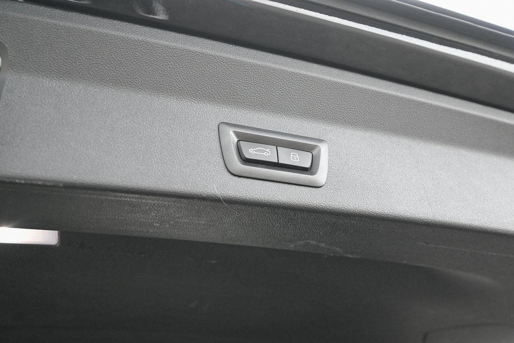 Used 2023 BMW X3 M40i w/ Premium Package image 17