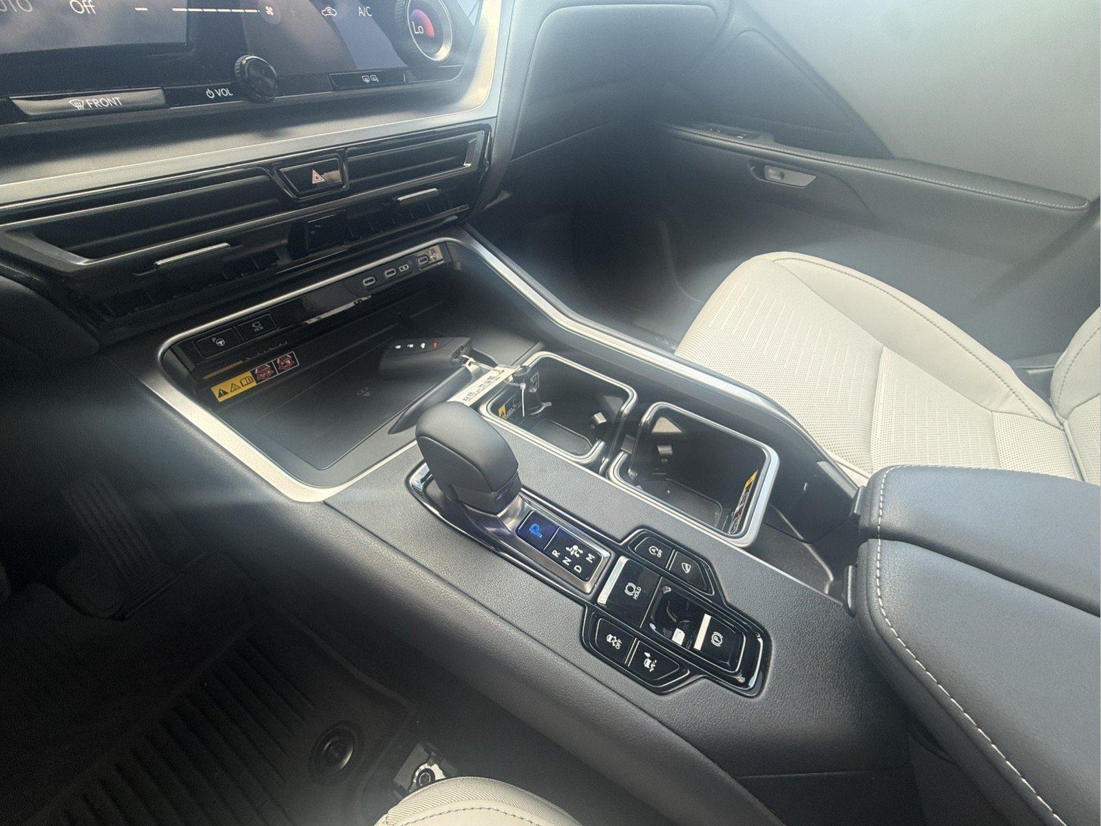 Used 2025 Lexus TX 350 AWD w/ Technology Package image 16