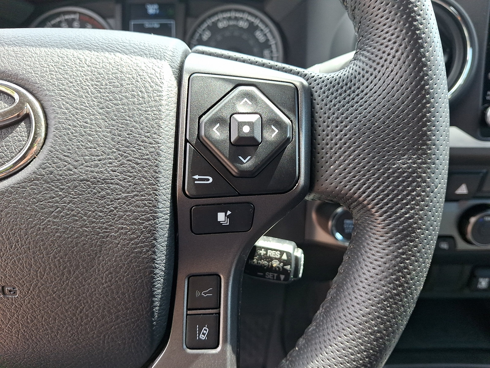 Used 2023 Toyota Tacoma TRD Off-Road AWD/4WD image 19