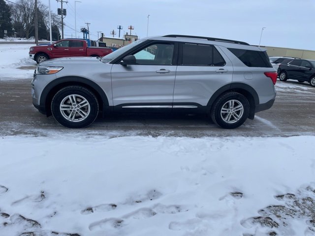 Used 2021 Ford Explorer XLT w/ Equipment Group 202A image 11