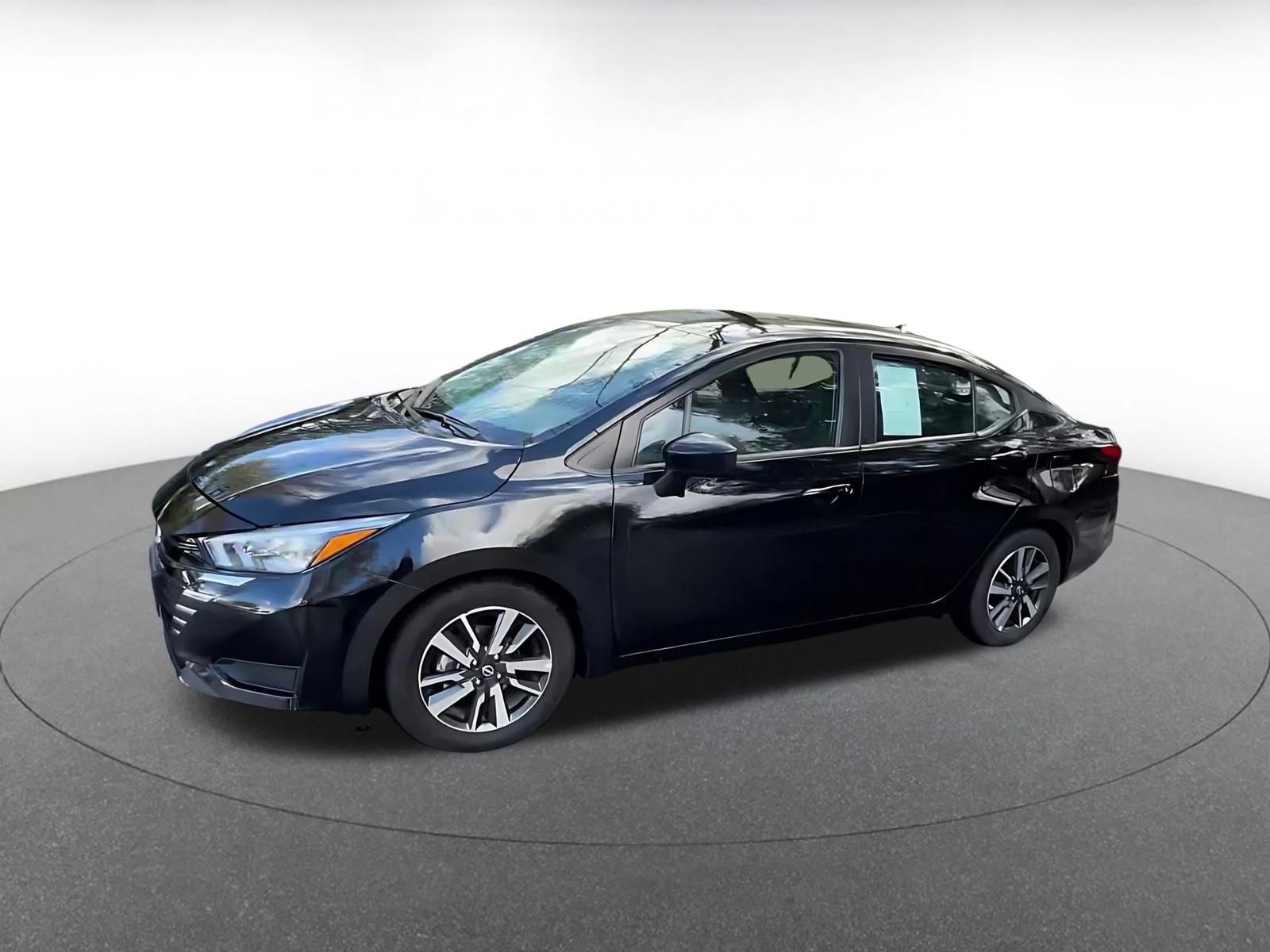 Used 2025 Nissan Versa SV image 8