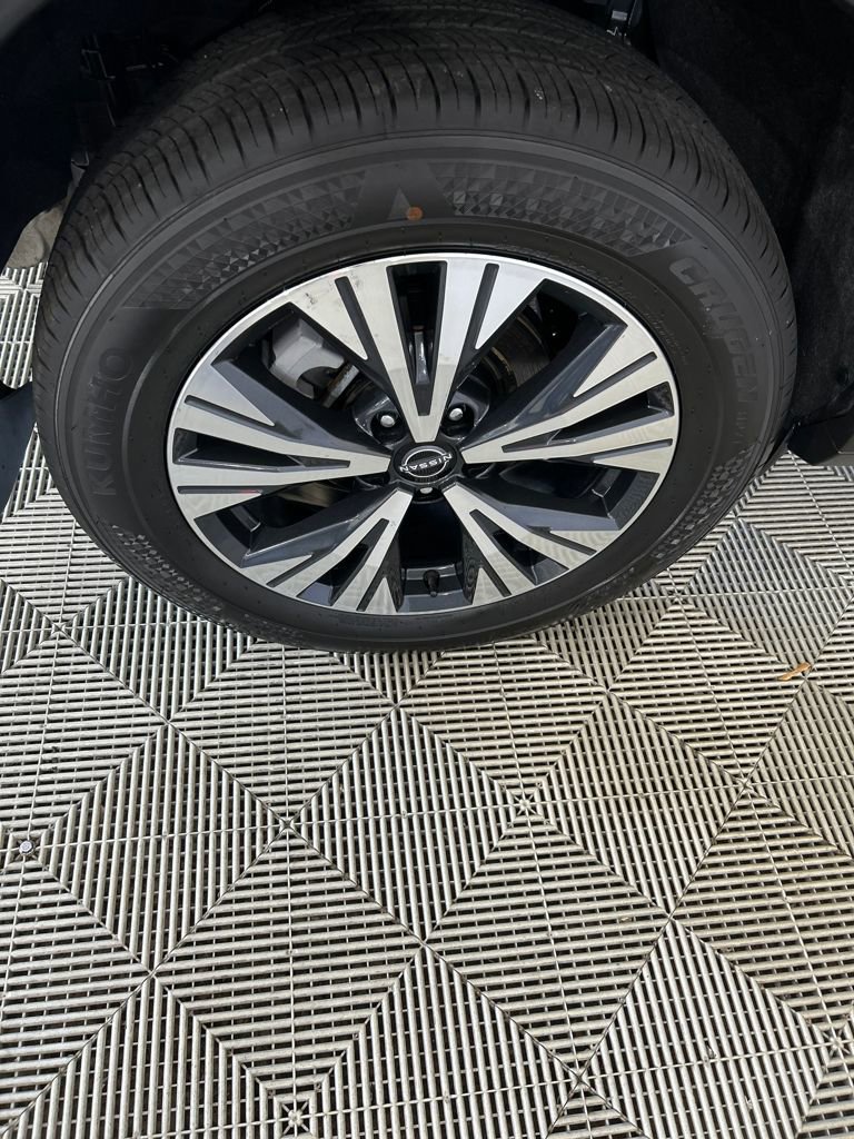 Used 2023 Nissan Rogue SV image 12