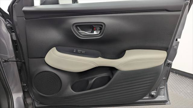 Used 2025 Honda HR-V LX image 23