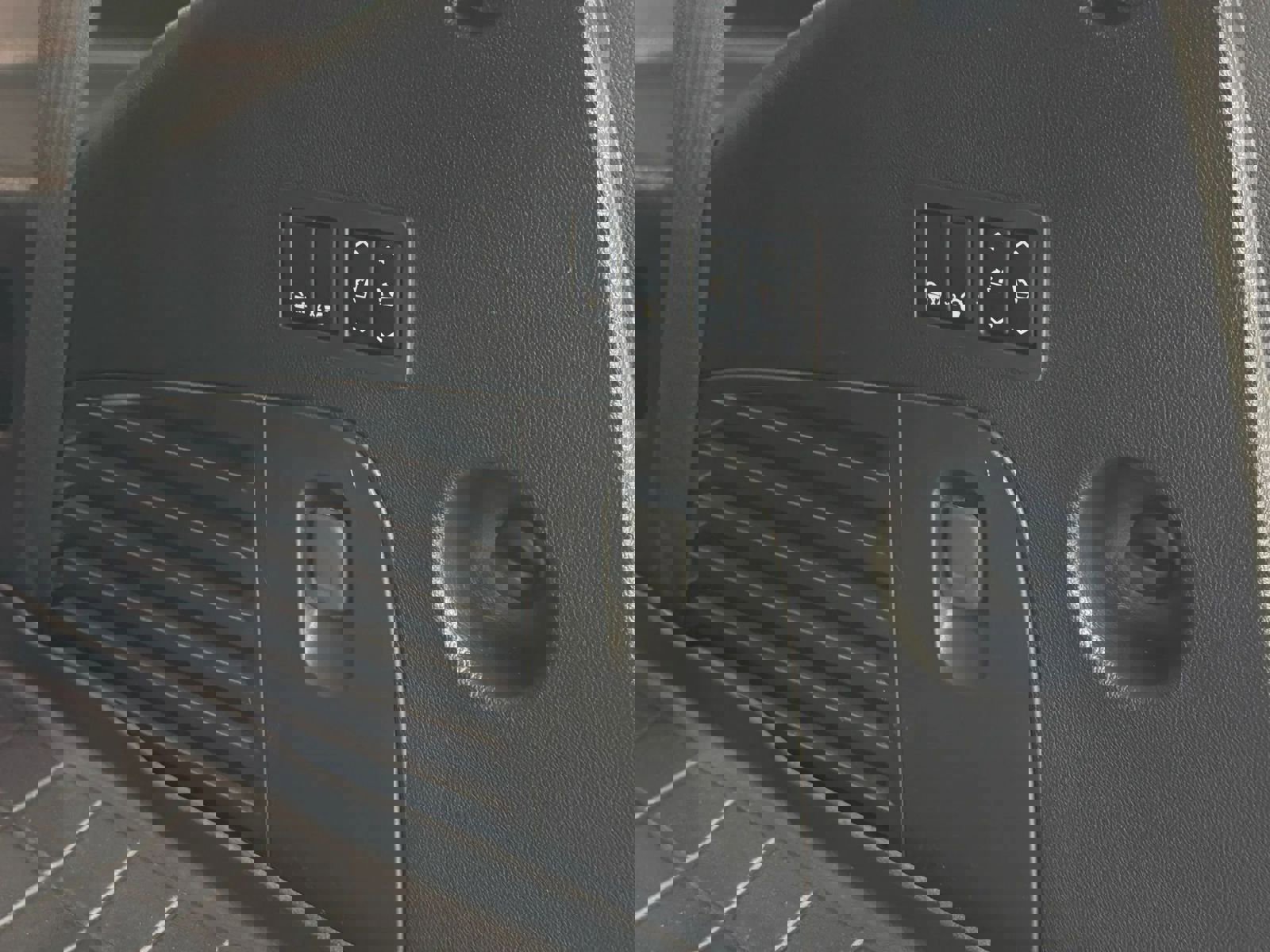 Used 2018 GMC Yukon Denali w/ Denali Ultimate Package image 32