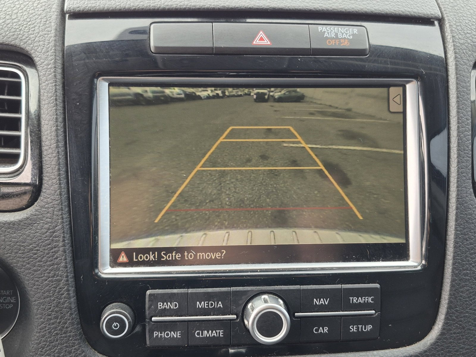 Used 2014 Volkswagen Touareg Sport image 30