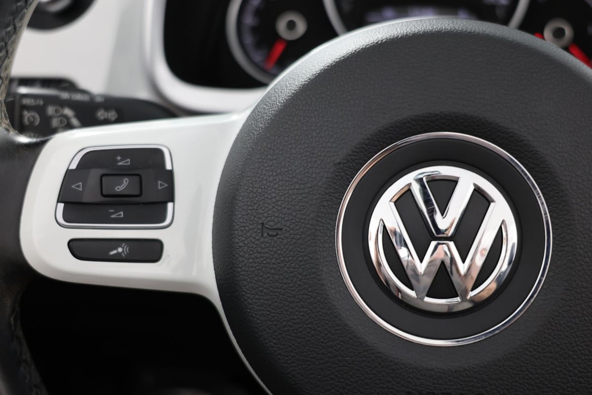 Used 2019 Volkswagen Beetle 2.0T SE FWD image 25
