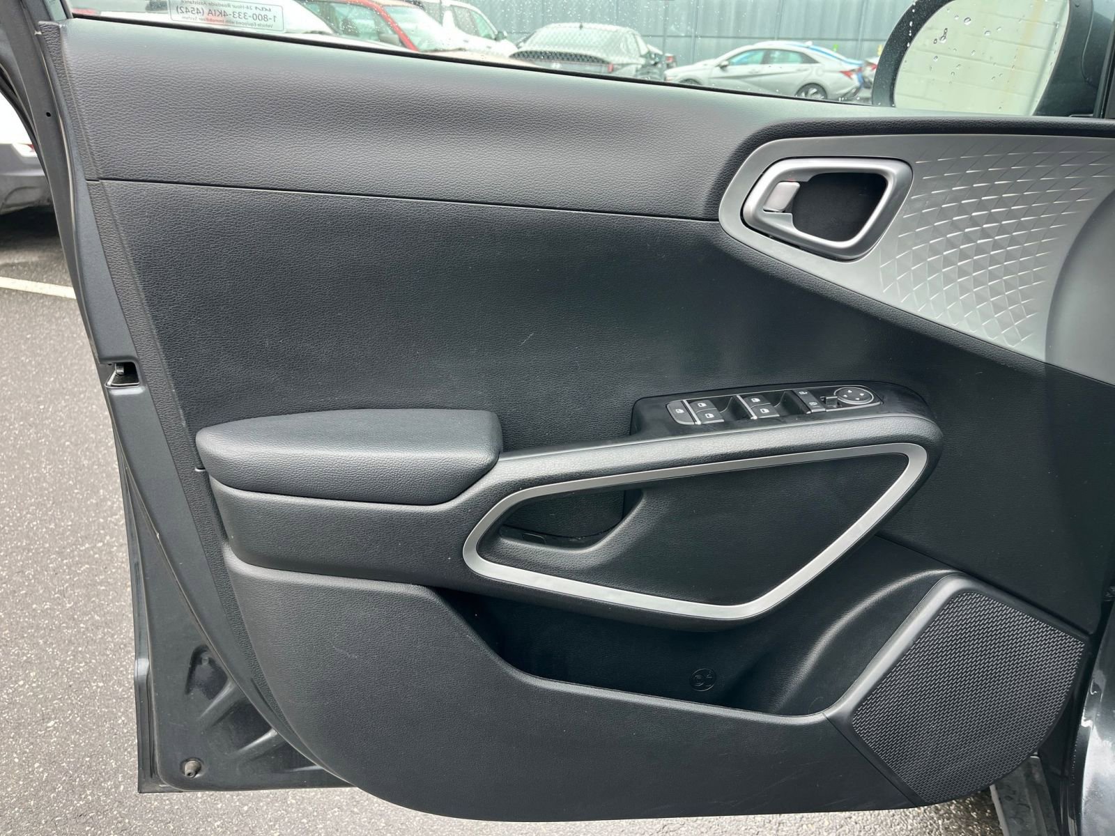 Used 2025 Kia Soul LX w/ LX Technology Package FWD image 18