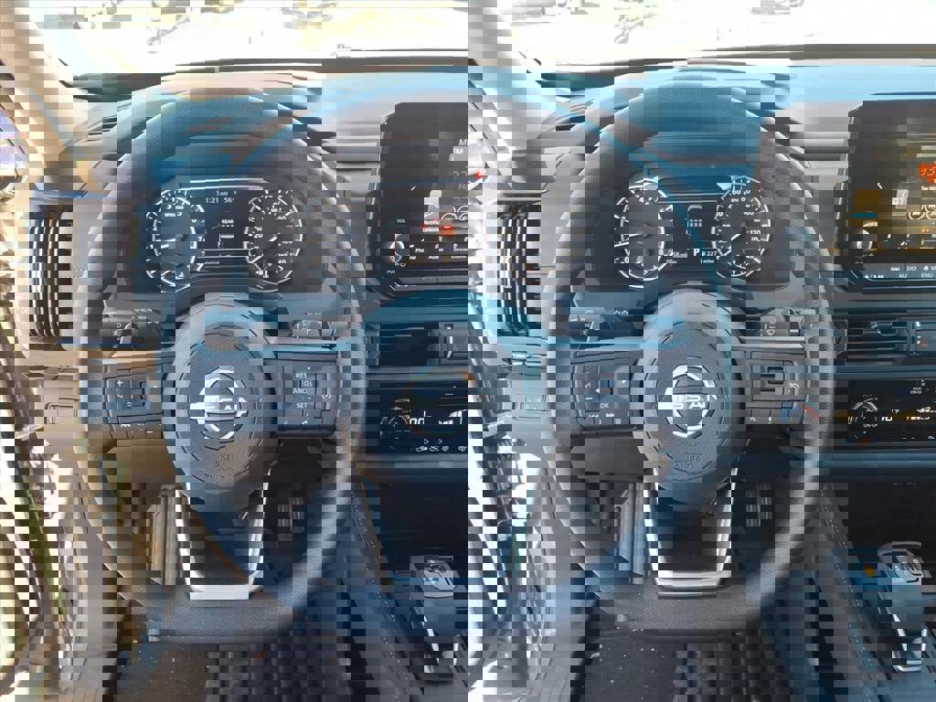 Used 2025 Nissan Pathfinder S image 21