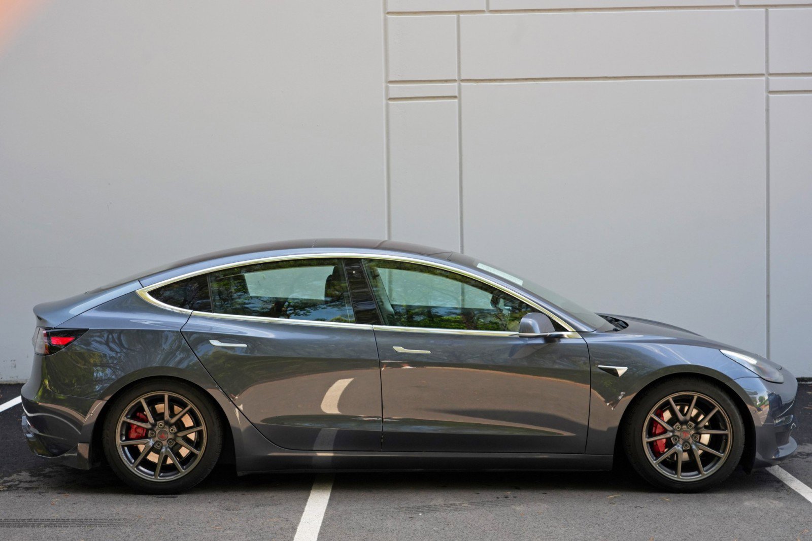 Used 2018 Tesla Model 3 Long Range RWD image 53