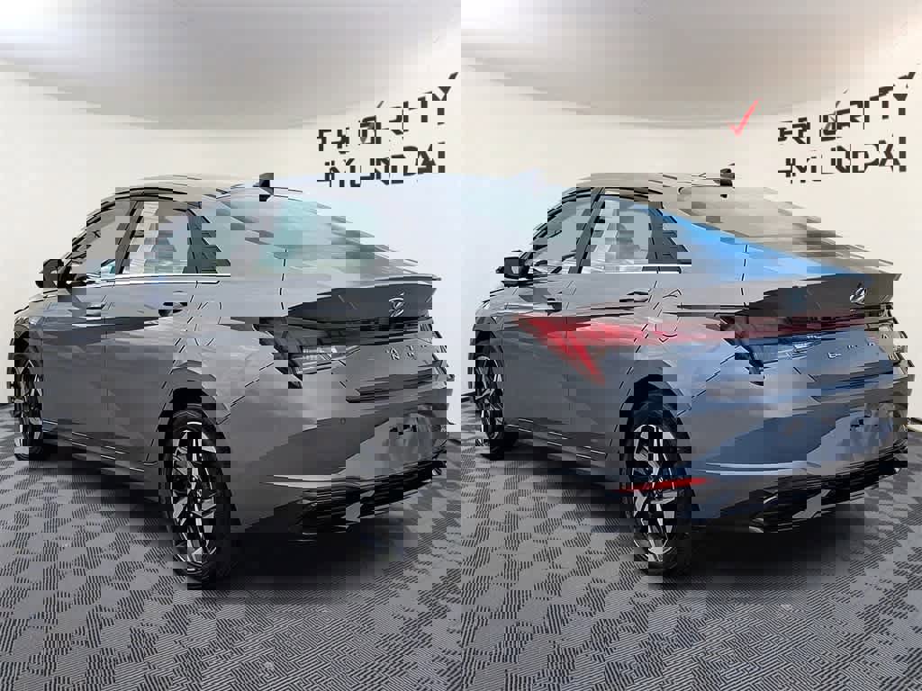 Used 2023 Hyundai Elantra Limited w/ Preferred Accessory Package image 6