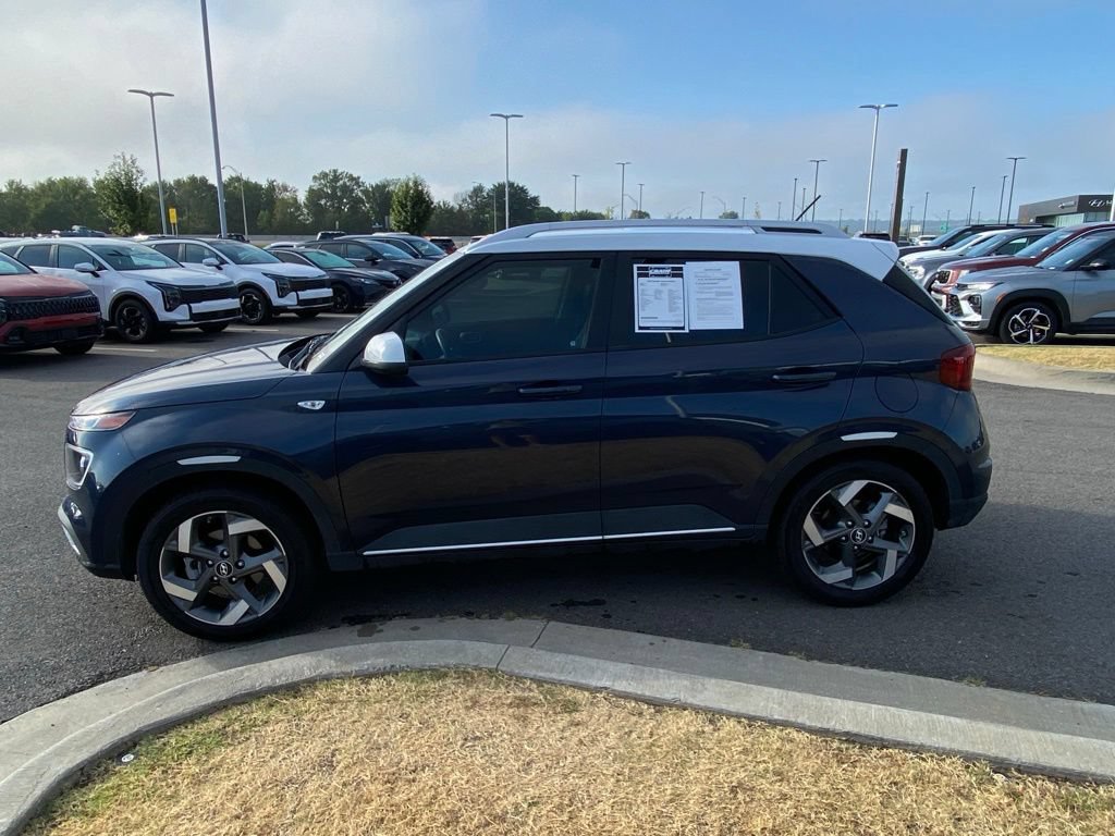Used 2025 Hyundai Venue Limited FWD image 4