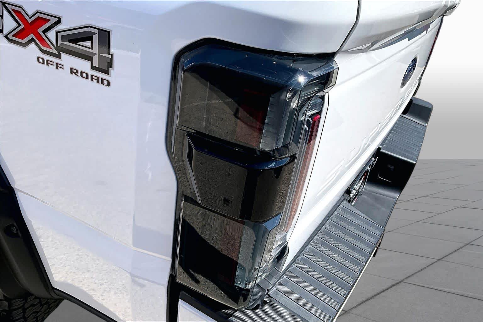 Used 2023 Ford F350 Lariat w/ Lariat Ultimate Package AWD/4WD image 28