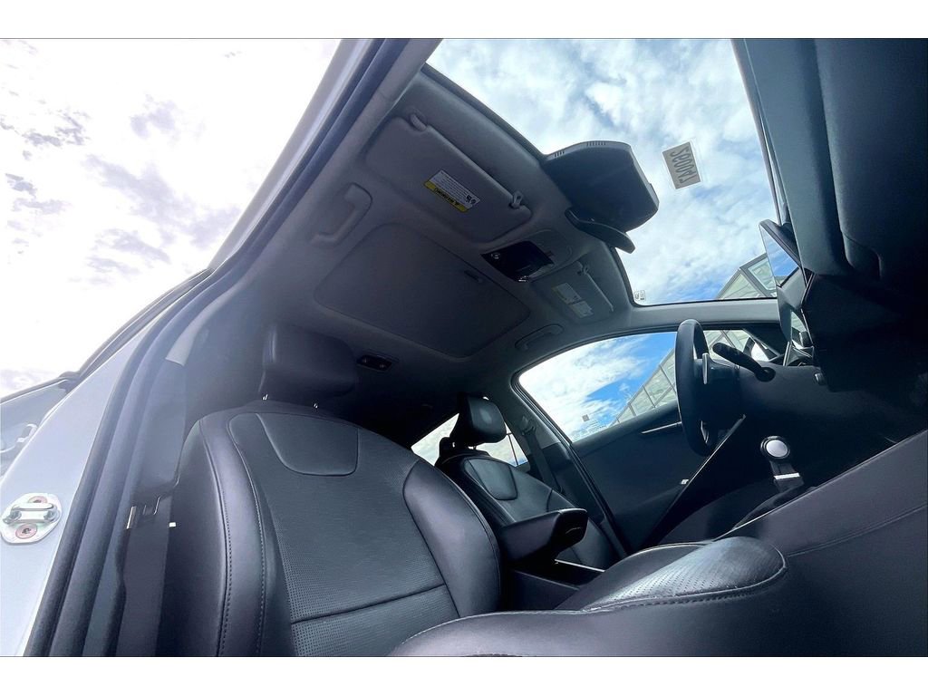 Used 2023 Kia Niro SX image 22