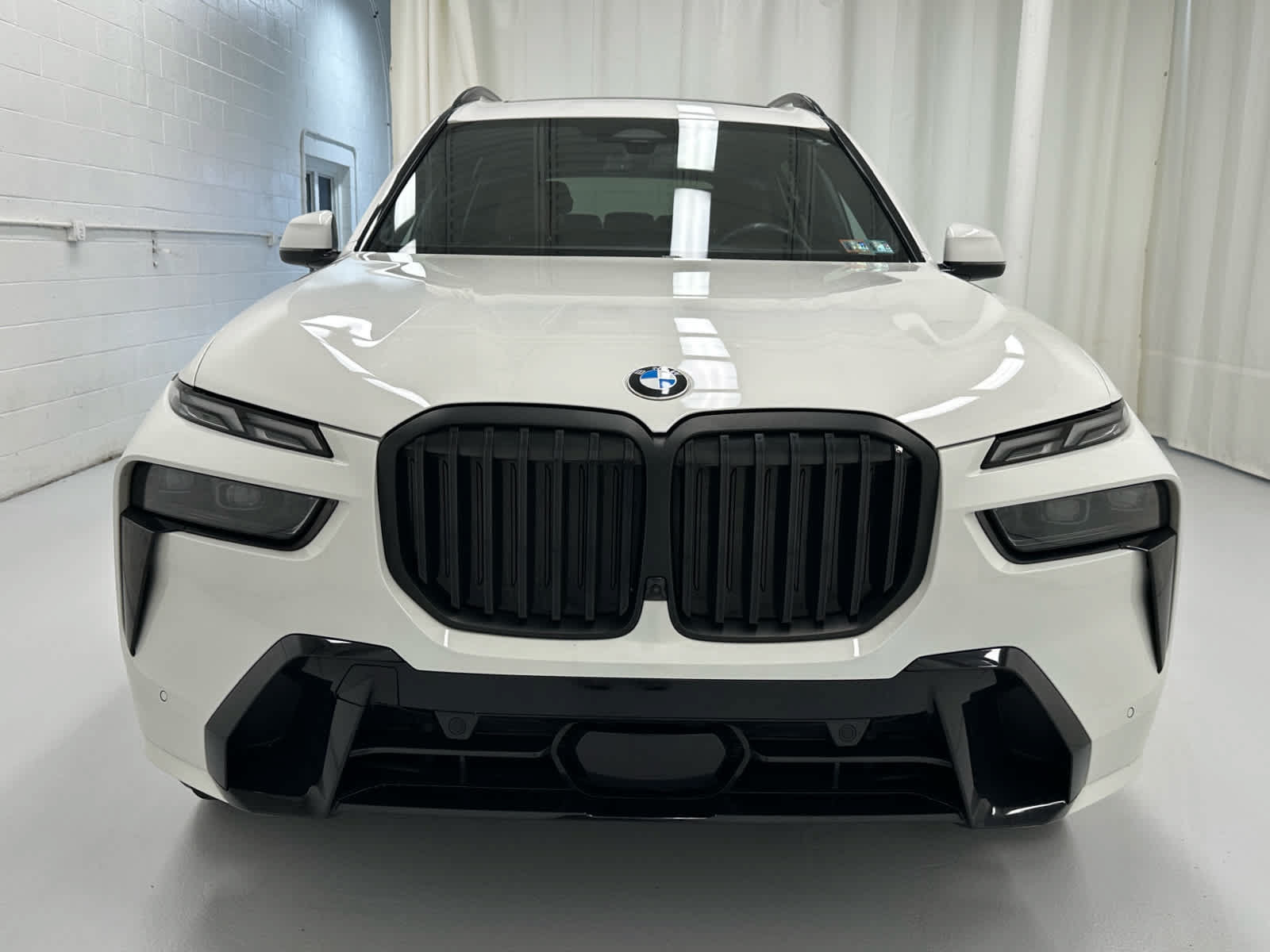 Used 2023 BMW X7 xDrive40i w/ M Sport Package AWD/4WD image 5