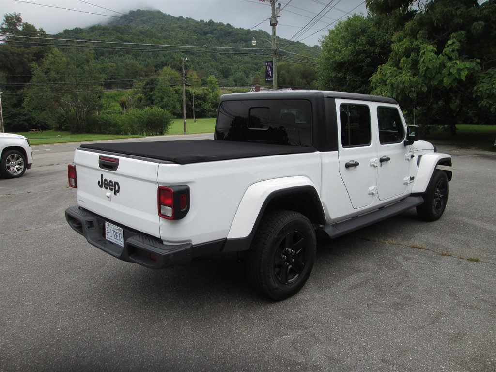 Used 2021 Jeep Gladiator Sport image 4