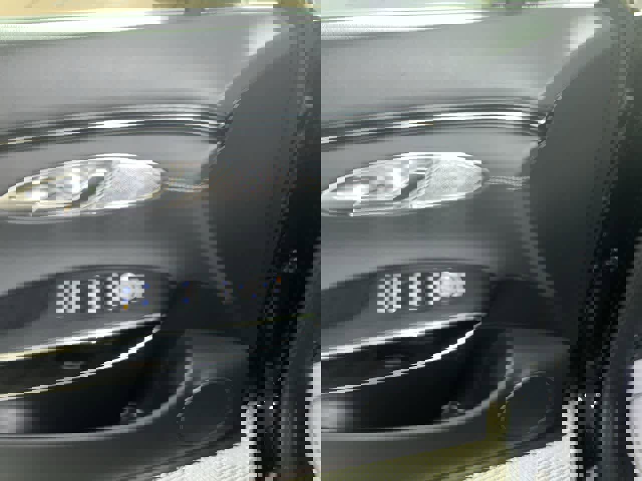 Used 2025 Genesis GV70 2.5T image 13