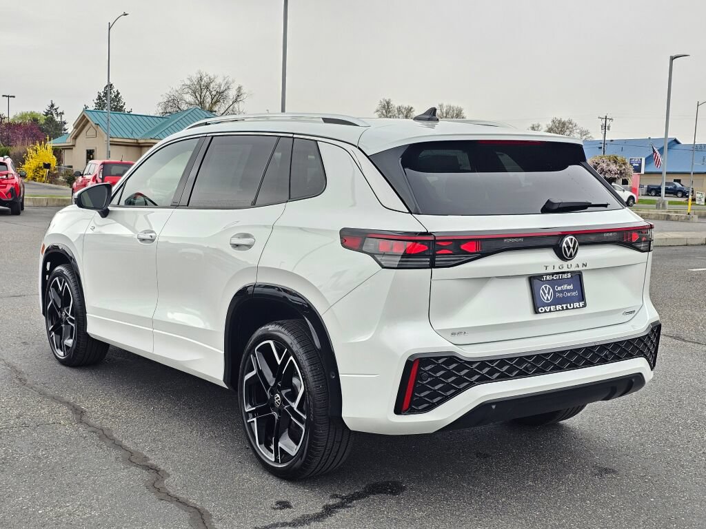 Certified 2025 Volkswagen Tiguan SEL R-Line AWD/4WD image 4