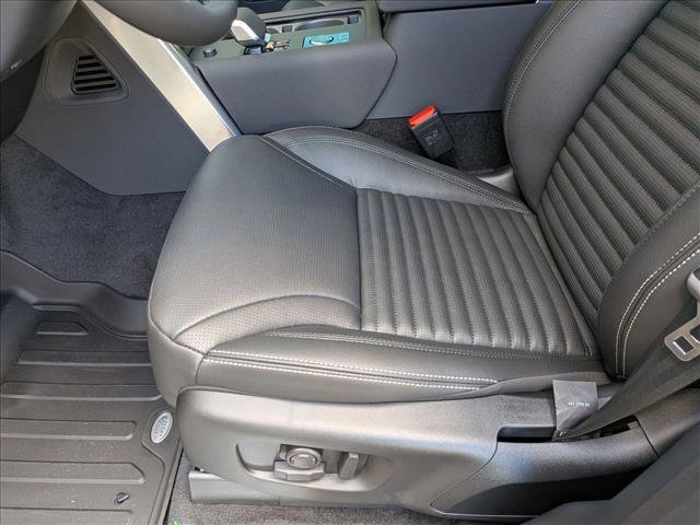 New 2026 Land Rover Discovery S image 4