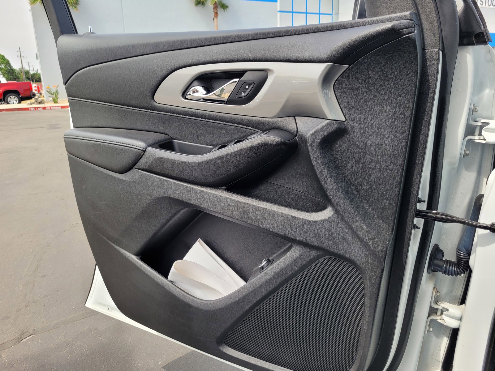 Used 2023 Chevrolet Traverse LT image 25