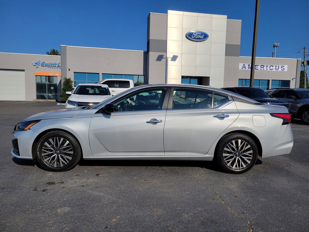 Used 2024 Nissan Altima 2.5 SV image 2