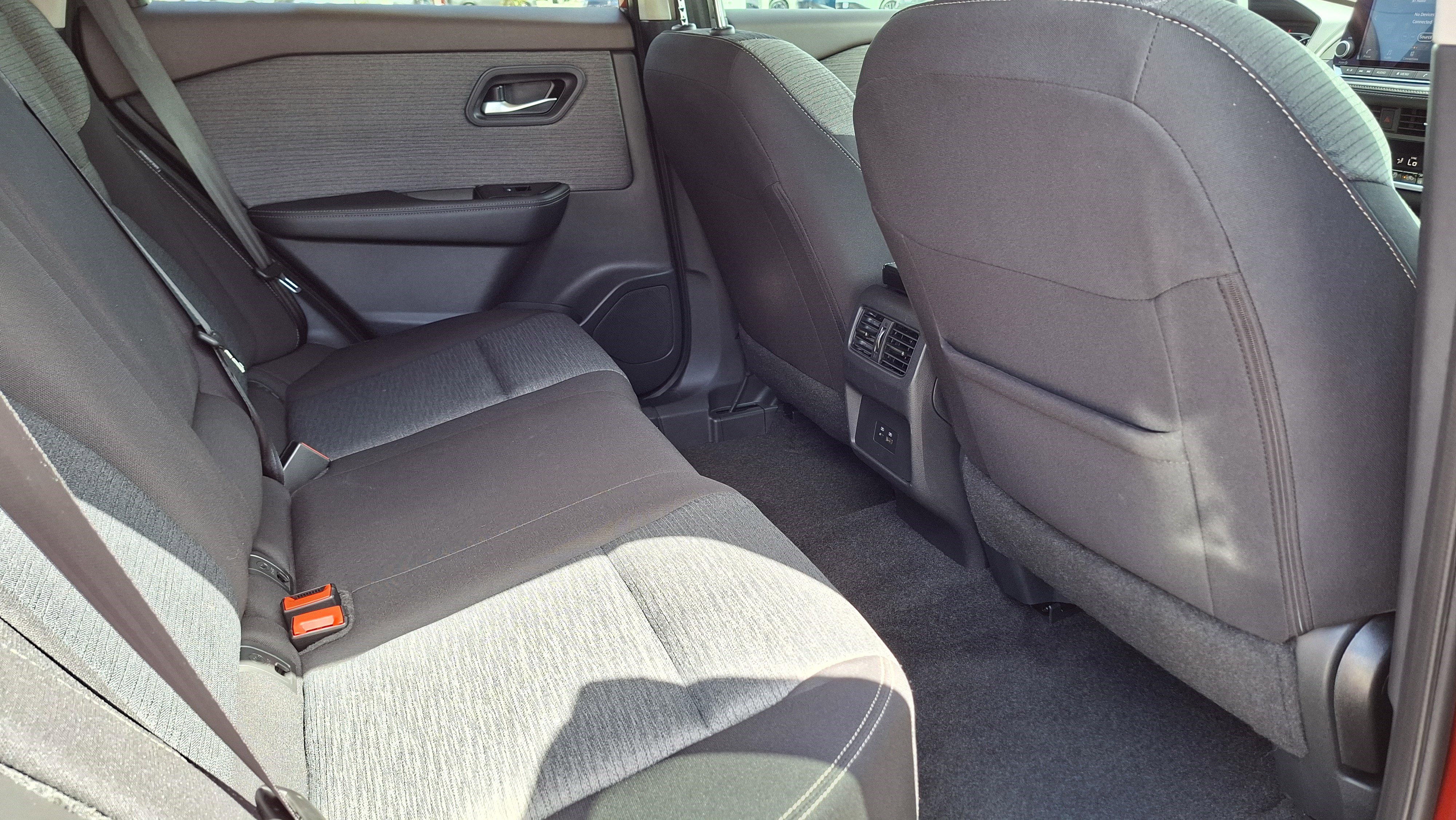 Used 2023 Nissan Rogue SV image 22