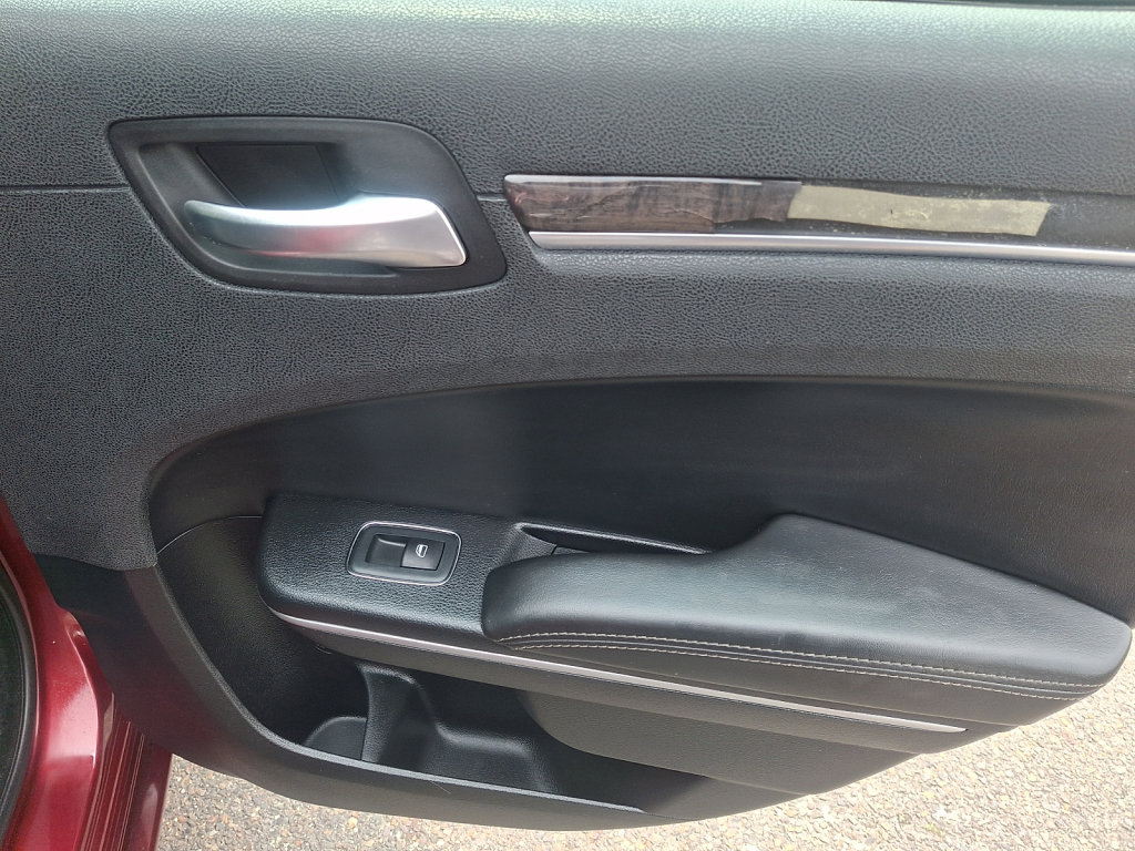 Used 2020 Chrysler 300 Limited AWD/4WD image 14
