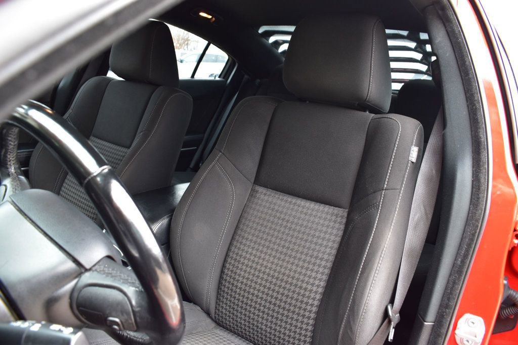 Used 2020 Dodge Charger SXT w/ Driver Convenience Group image 15