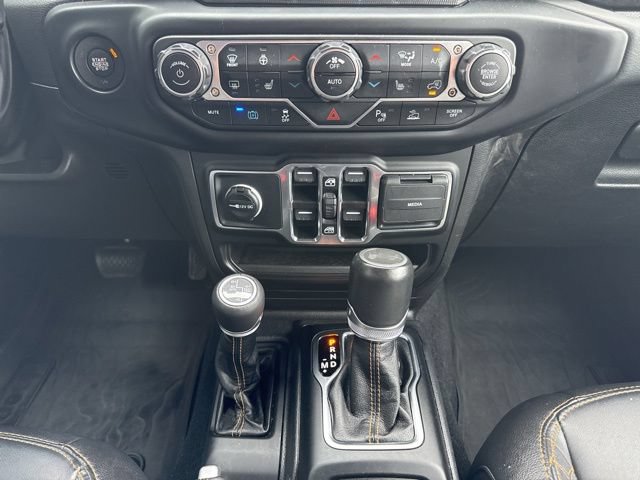 Used 2023 Jeep Wrangler Unlimited Sahara AWD/4WD image 17
