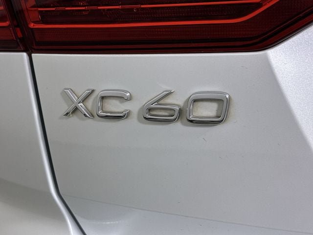 Used 2022 Volvo XC60 B5 Momentum AWD/4WD image 32