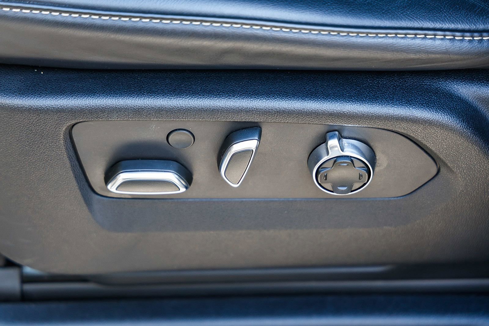 Used 2023 Cadillac Escalade ESV V image 24