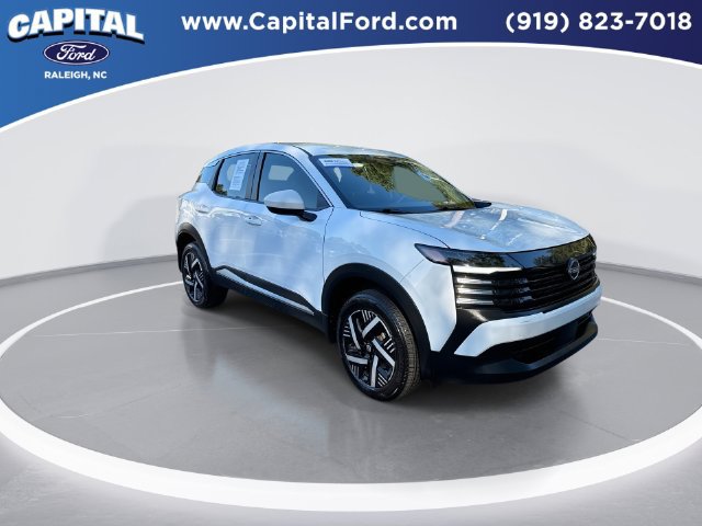Used 2025 Nissan Kicks SV FWD image 2