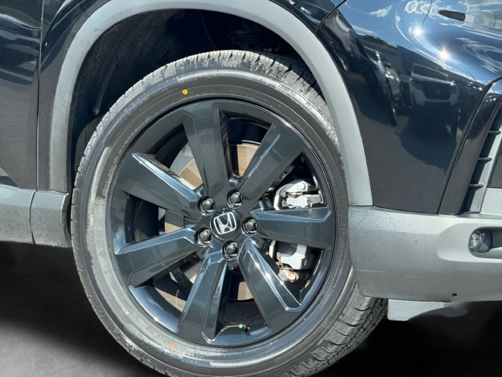 Used 2025 Honda Pilot Black Edition image 4