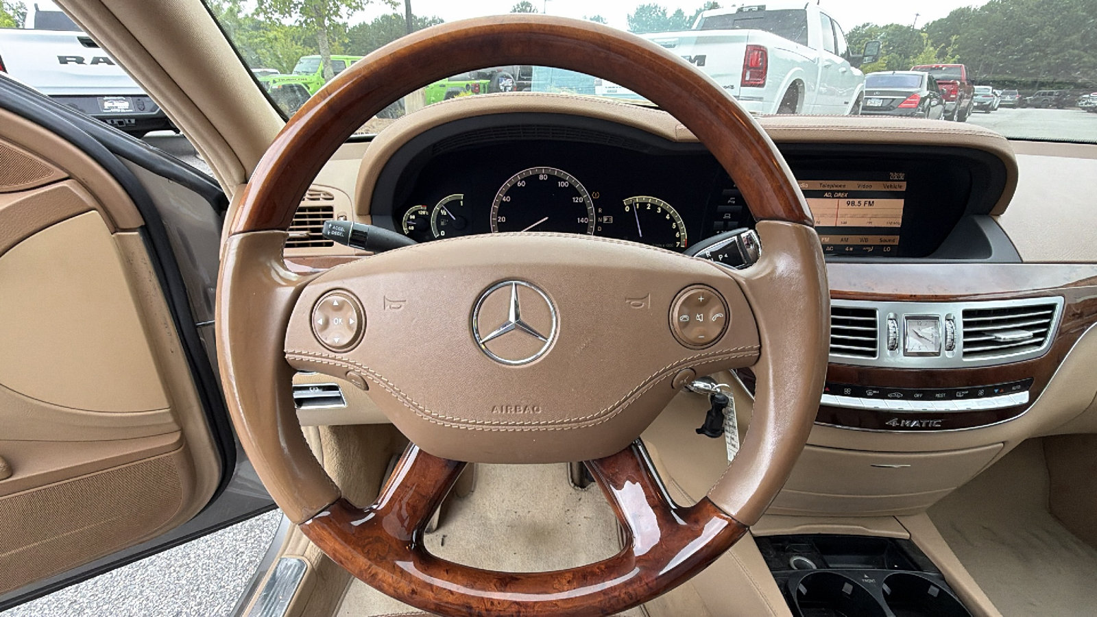 Used 2009 Mercedes-Benz S 550 4MATIC image 26