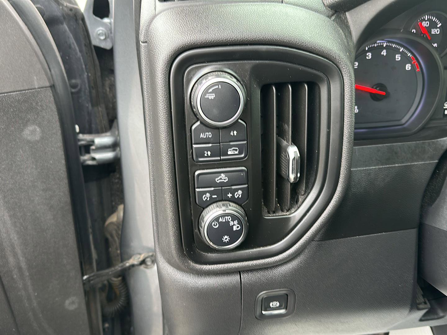 Used 2020 Chevrolet Silverado 1500 Custom w/ Custom Value Package image 20