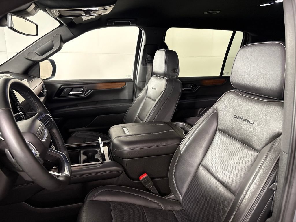 Used 2025 GMC Yukon XL Denali AWD/4WD image 37