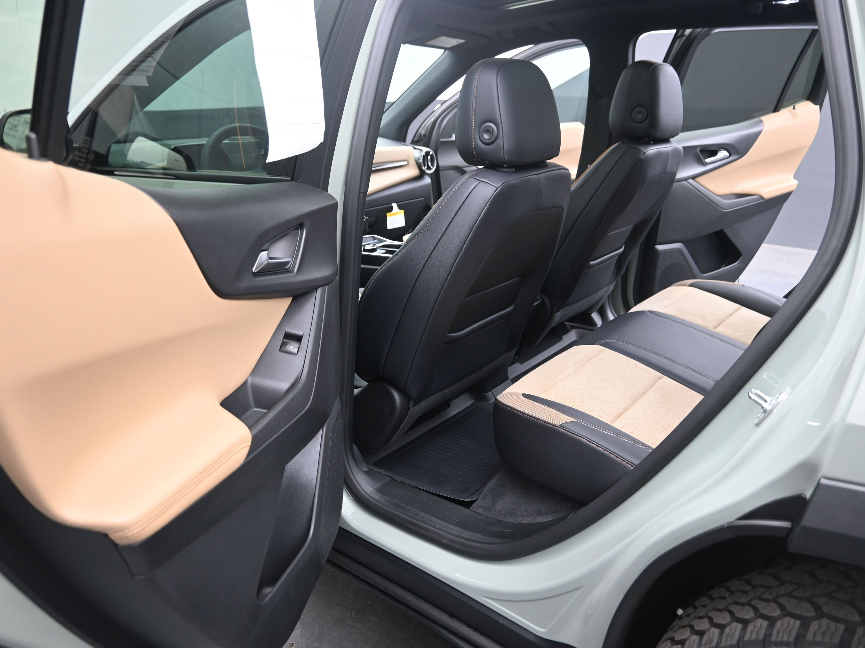 Used 2026 Chevrolet Equinox ACTIV w/ LPO, Floor Liner Package image 14